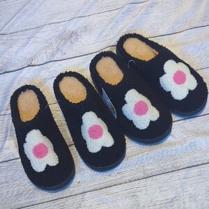 Source Unknown Black and Pink Flower Slippers
